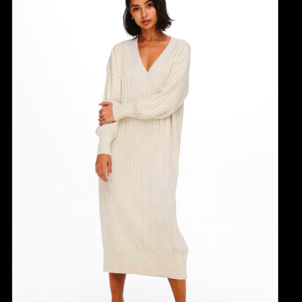 NWT H&M cream ribbed sweater dress with full sleeves size M